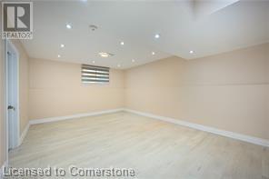 Photo 25 of 48 Larchwood Circle, Welland ON