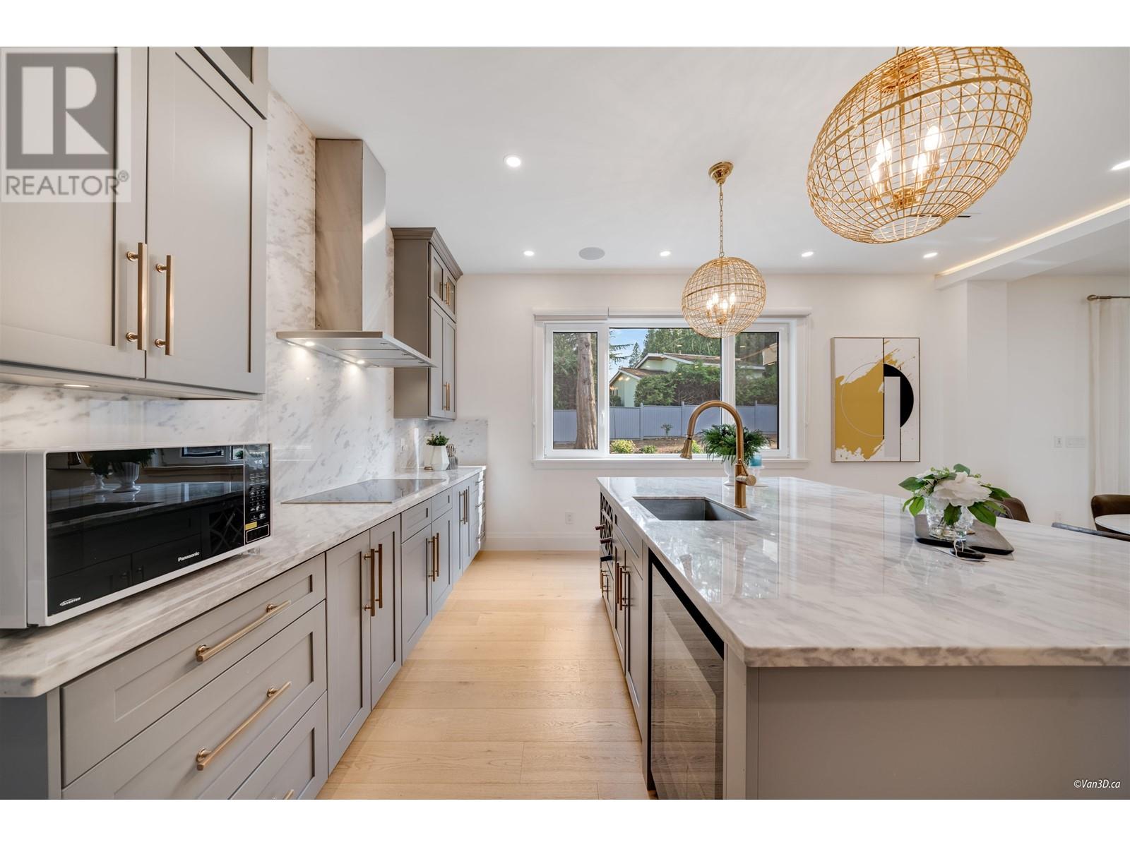 Photo 10 of 7415 Lambeth Drive, Burnaby BC