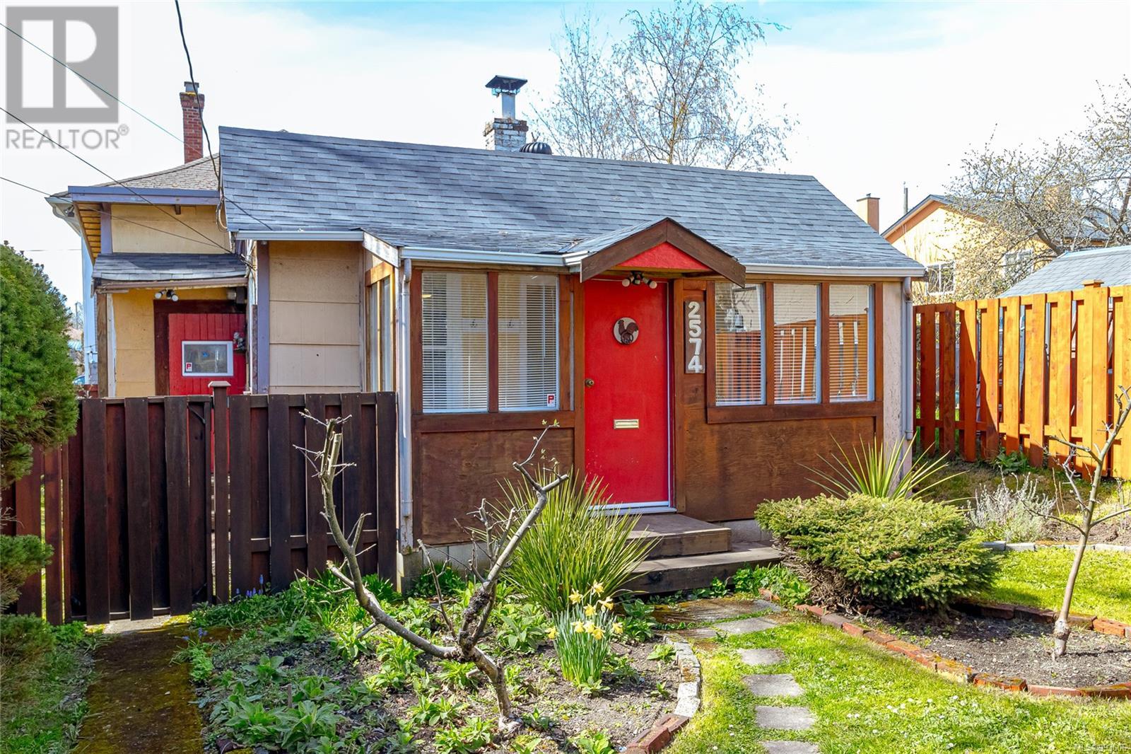 2574 Cook St, Victoria