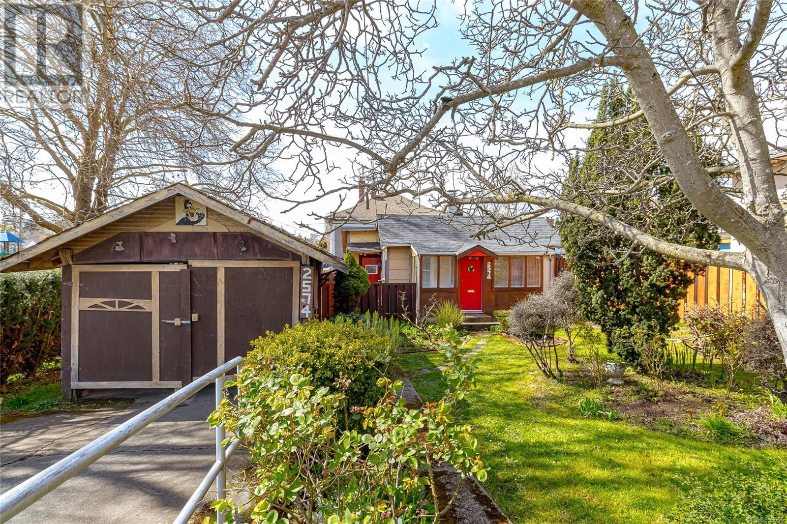  2574 Cook Street, Victoria