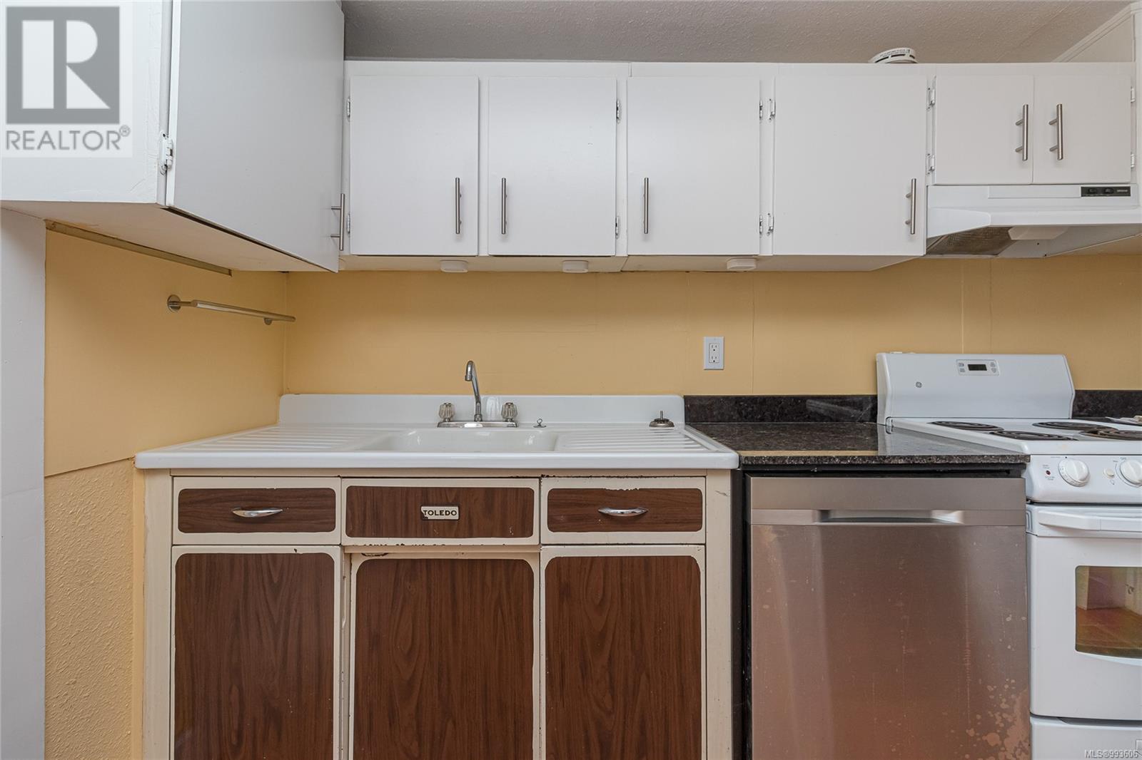  2574 Cook Street, Victoria
