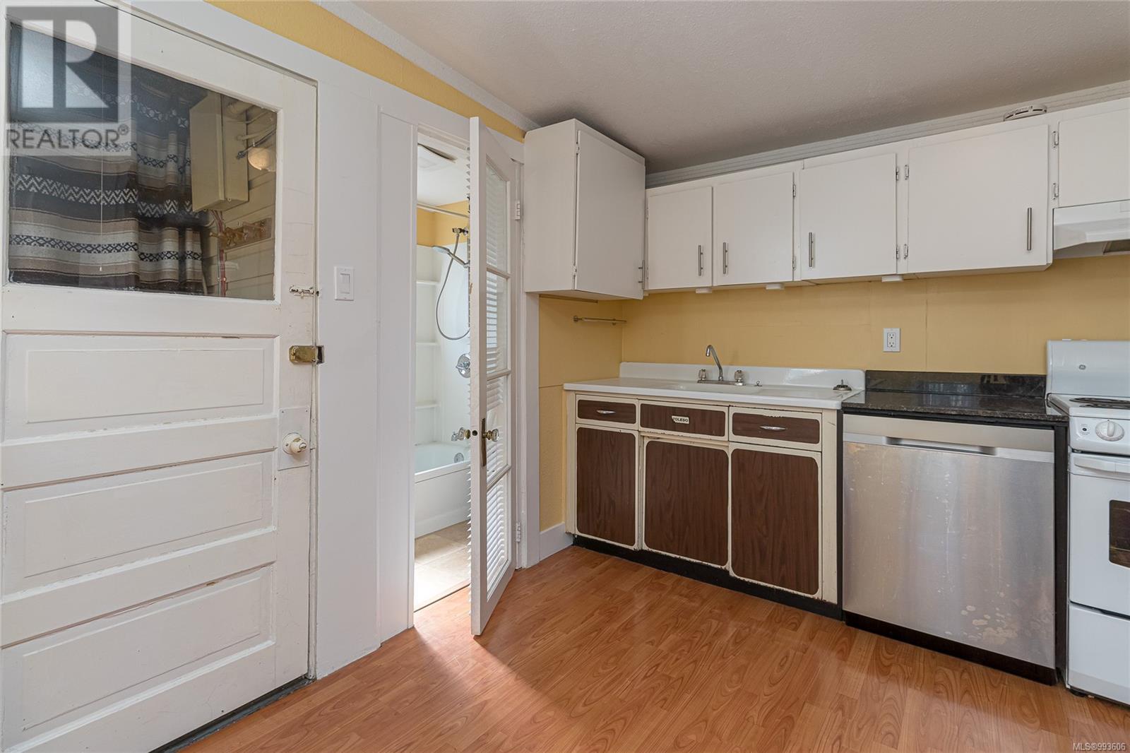  2574 Cook Street, Victoria