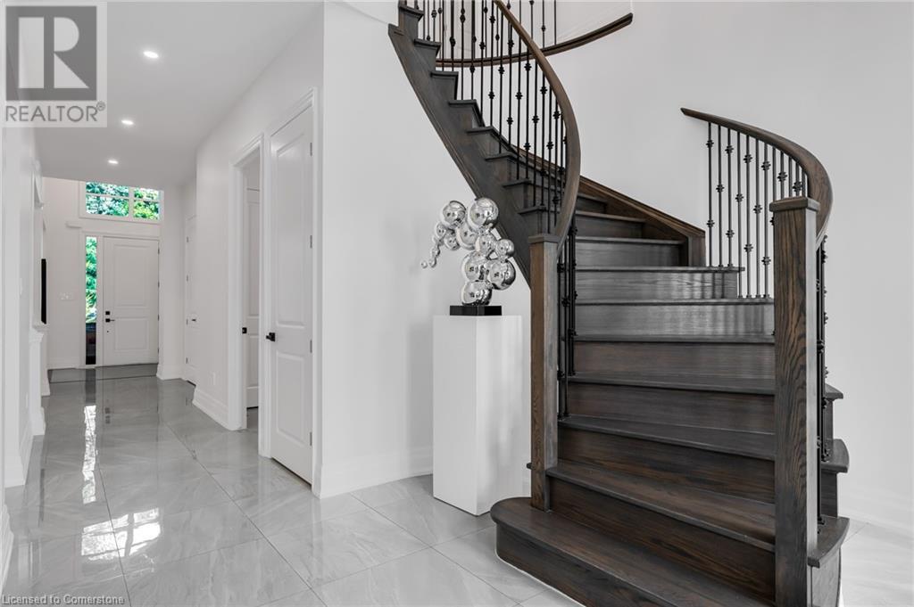 Photo 16 of 18 Legacy Lane, Hamilton ON