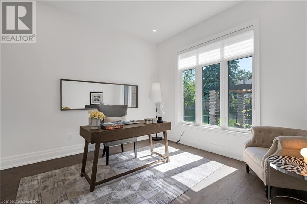 Photo 10 of 18 Legacy Lane, Hamilton ON