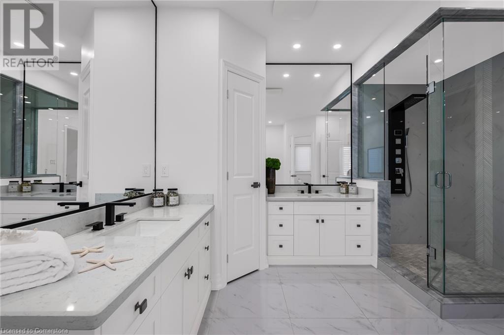 Photo 3 of 18 Legacy Lane, Hamilton ON