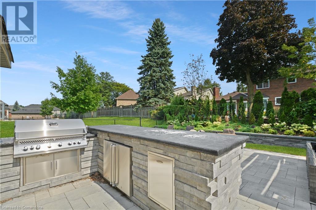Photo 25 of 18 Legacy Lane, Hamilton ON