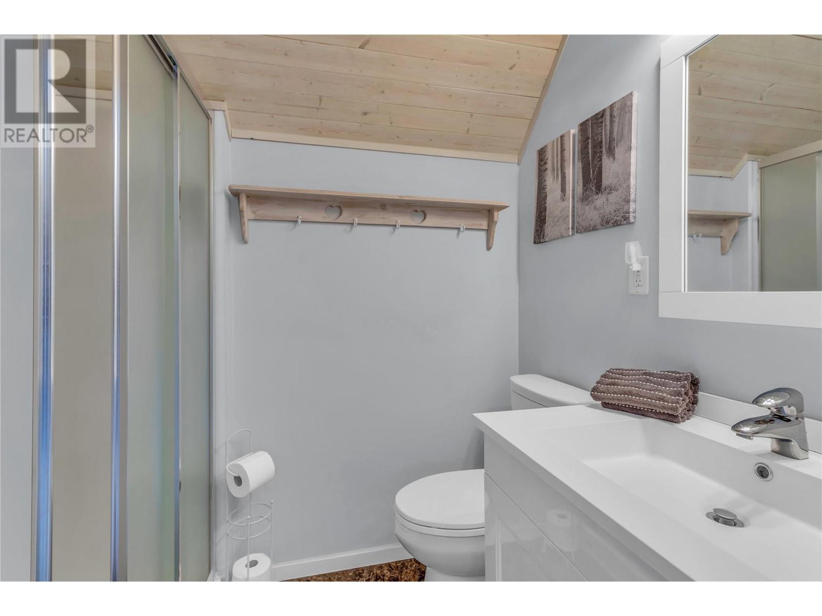 9371 6 Highway, Coldstream