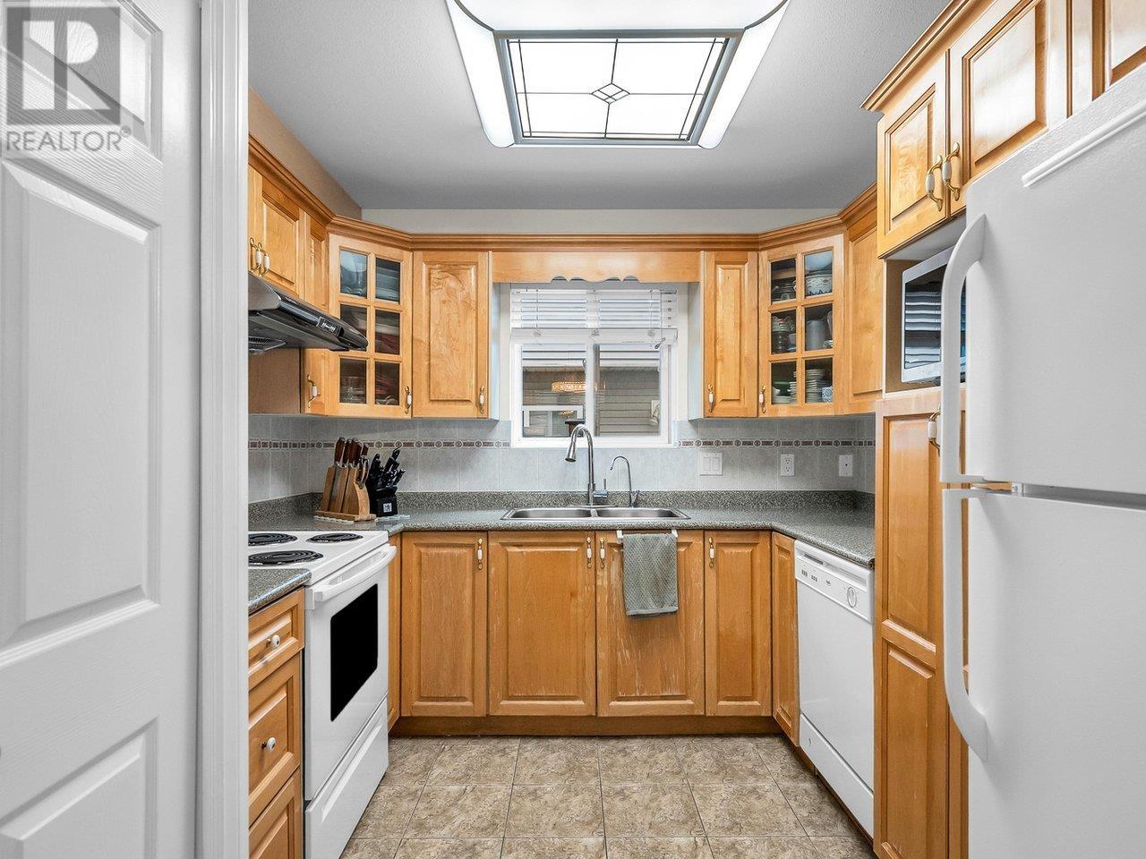 1 4689 CANADA WAY, Burnaby
