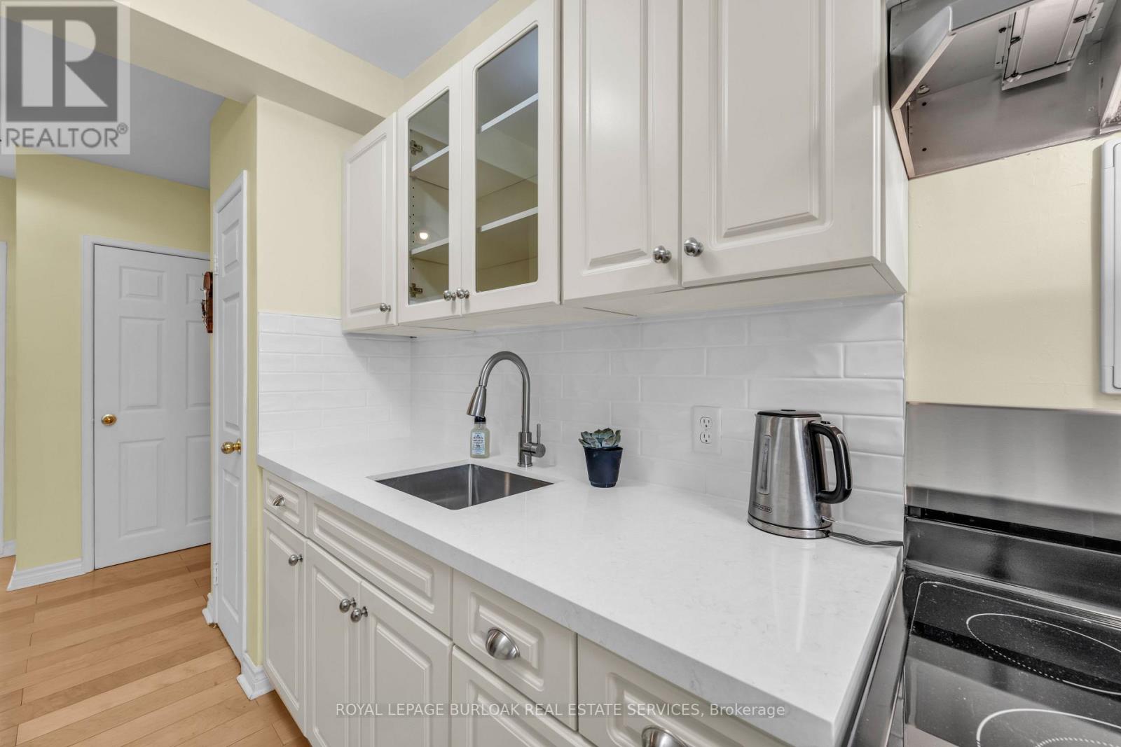 Photo 11 of 108 1377 Lakeshore Road, Burlington ON