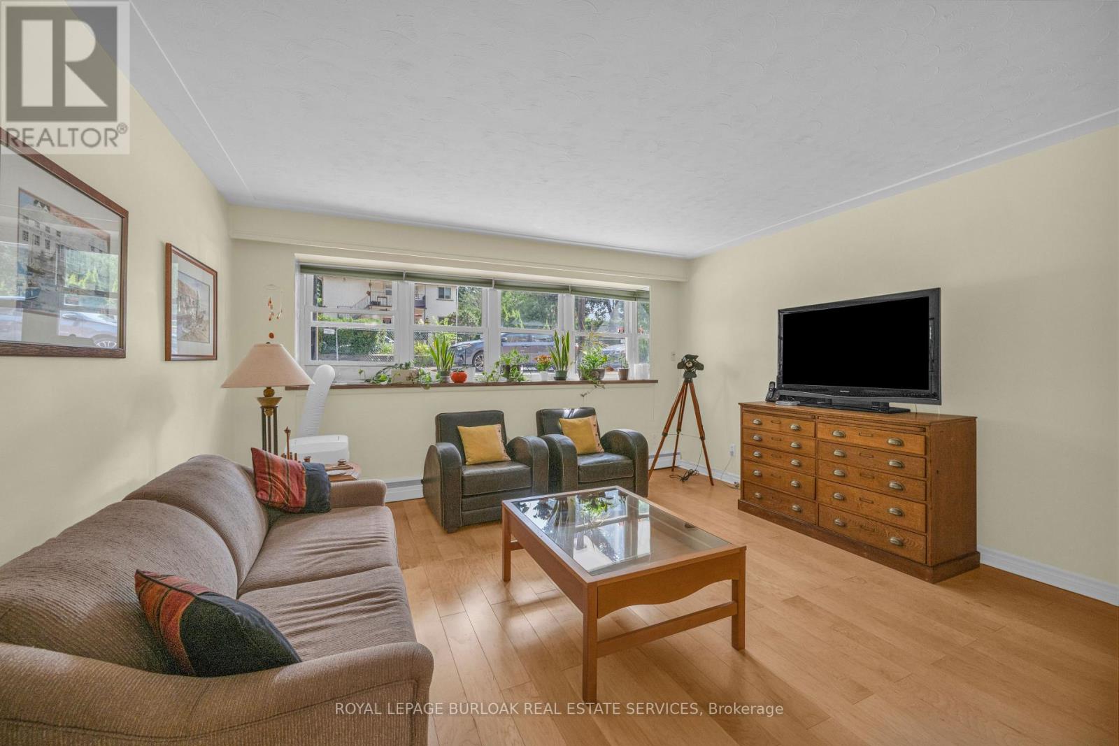 Photo 17 of 108 1377 Lakeshore Road, Burlington ON