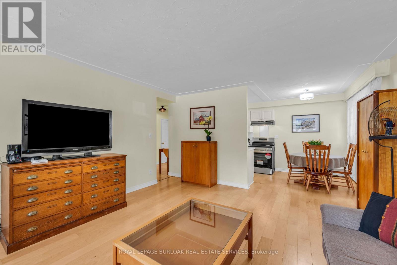 Photo 19 of 108 1377 Lakeshore Road, Burlington ON