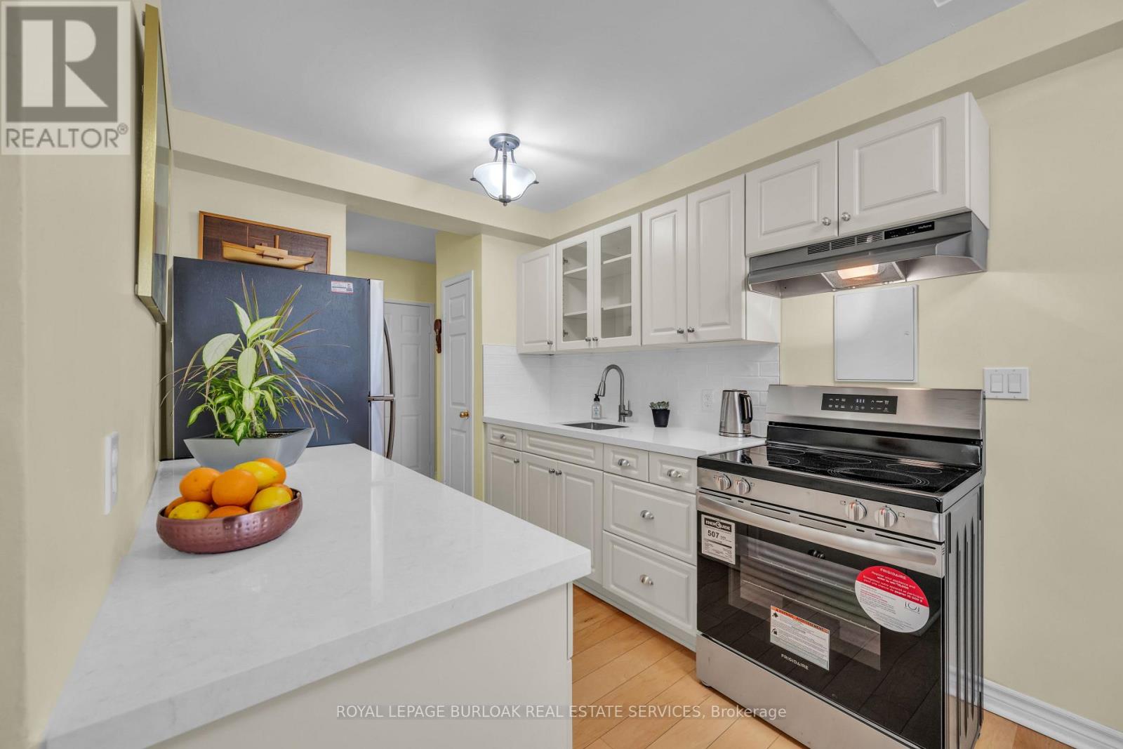 Photo 9 of 108 1377 Lakeshore Road, Burlington ON