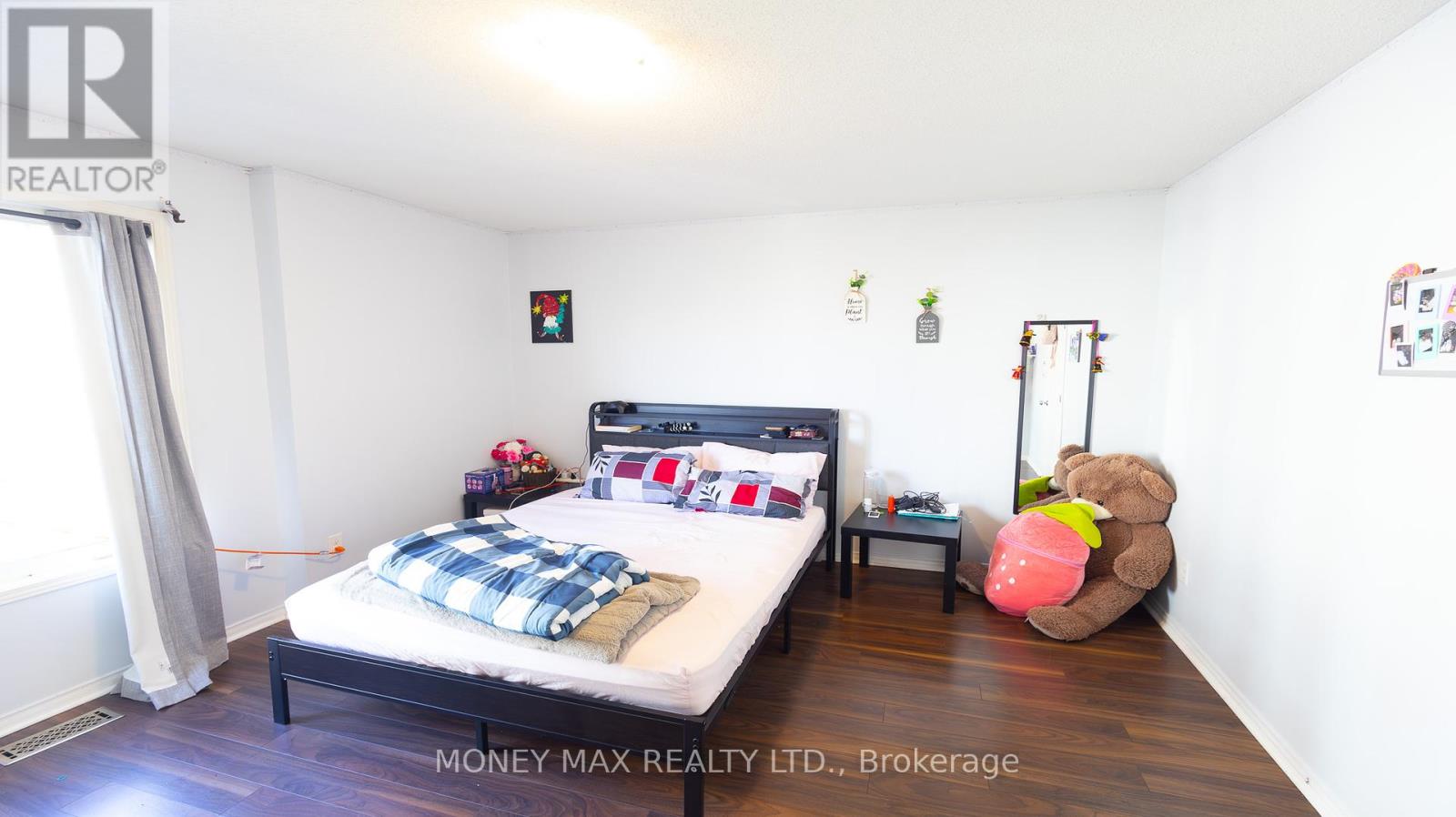 Photo 13 of 39 Chesapeake Crescent, Ottawa ON
