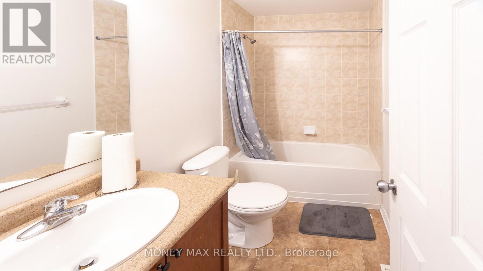 Photo 16 of 39 Chesapeake Crescent, Ottawa ON