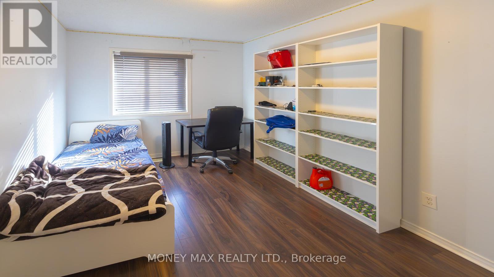 Photo 17 of 39 Chesapeake Crescent, Ottawa ON