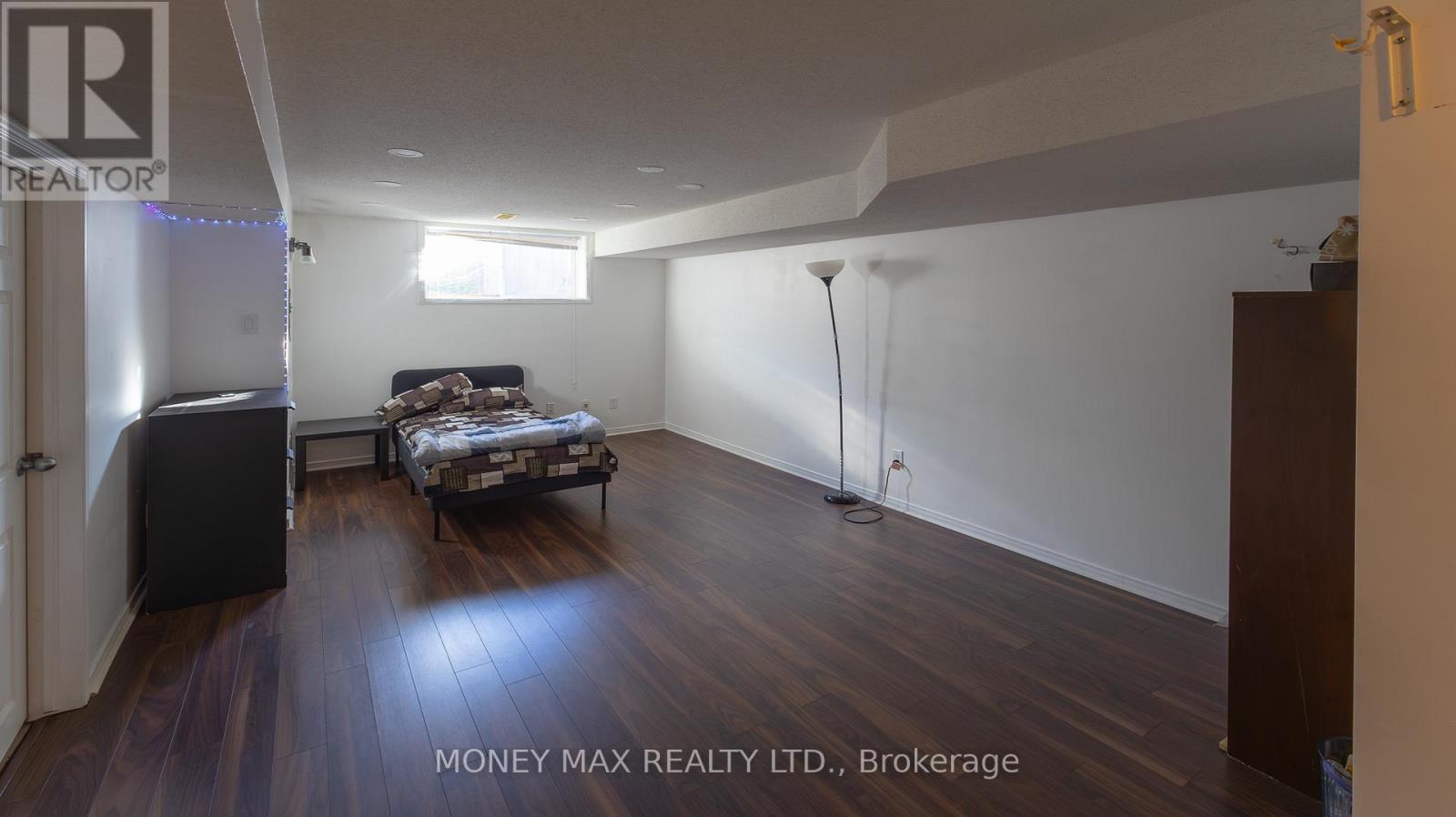 Photo 21 of 39 Chesapeake Crescent, Ottawa ON