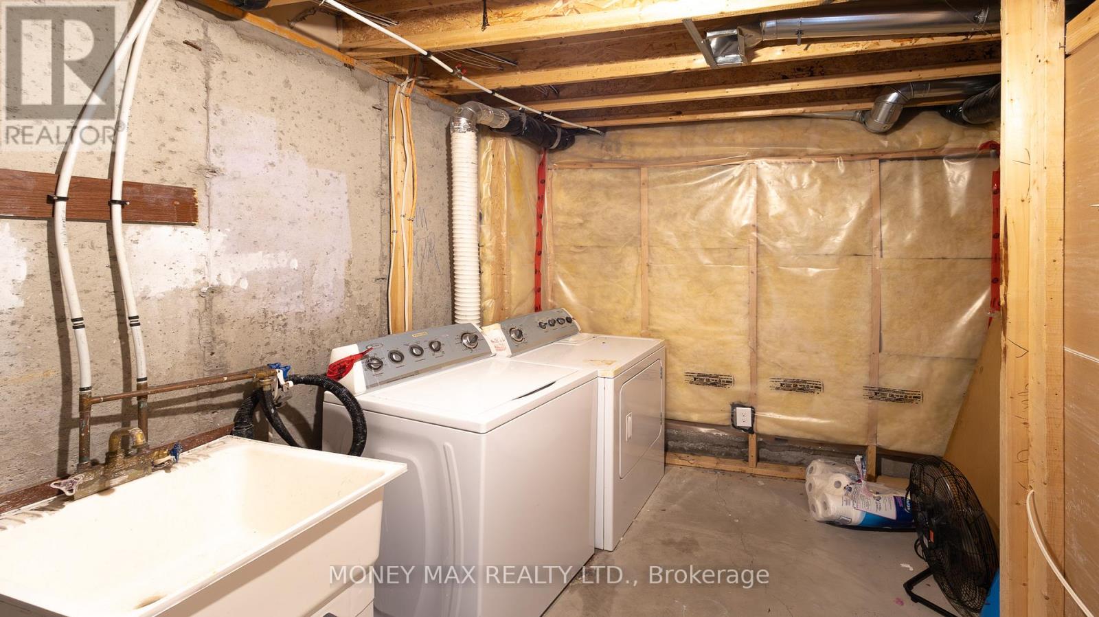 Photo 22 of 39 Chesapeake Crescent, Ottawa ON