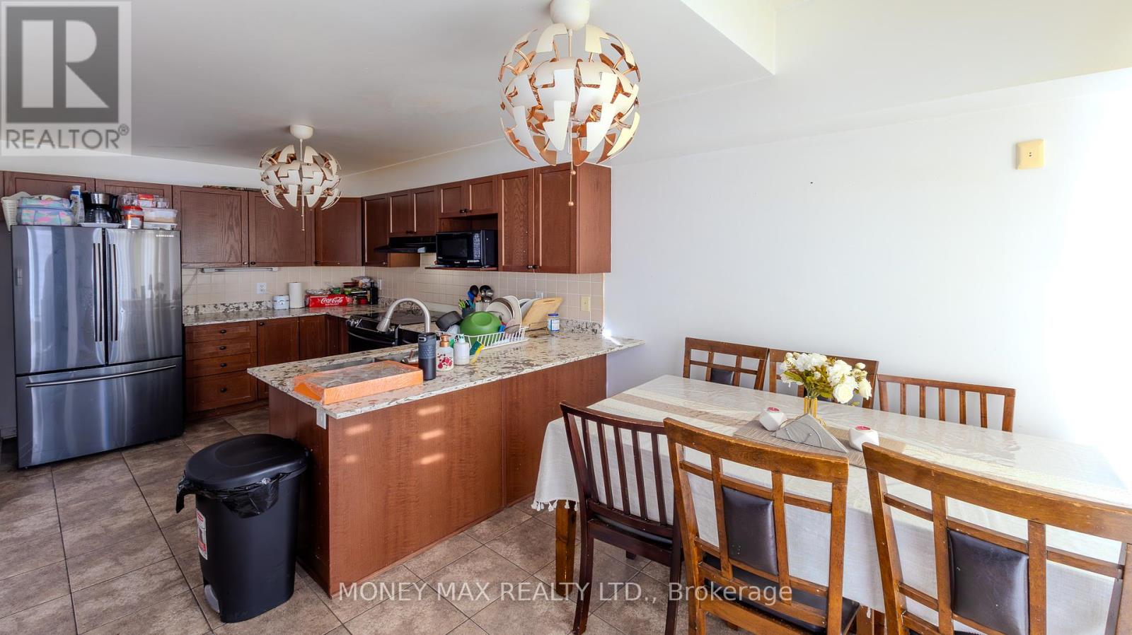 Photo 7 of 39 Chesapeake Crescent, Ottawa ON