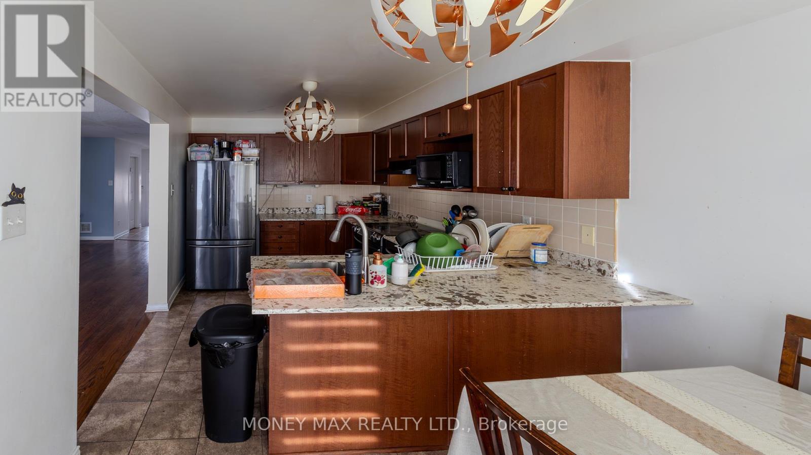Photo 8 of 39 Chesapeake Crescent, Ottawa ON