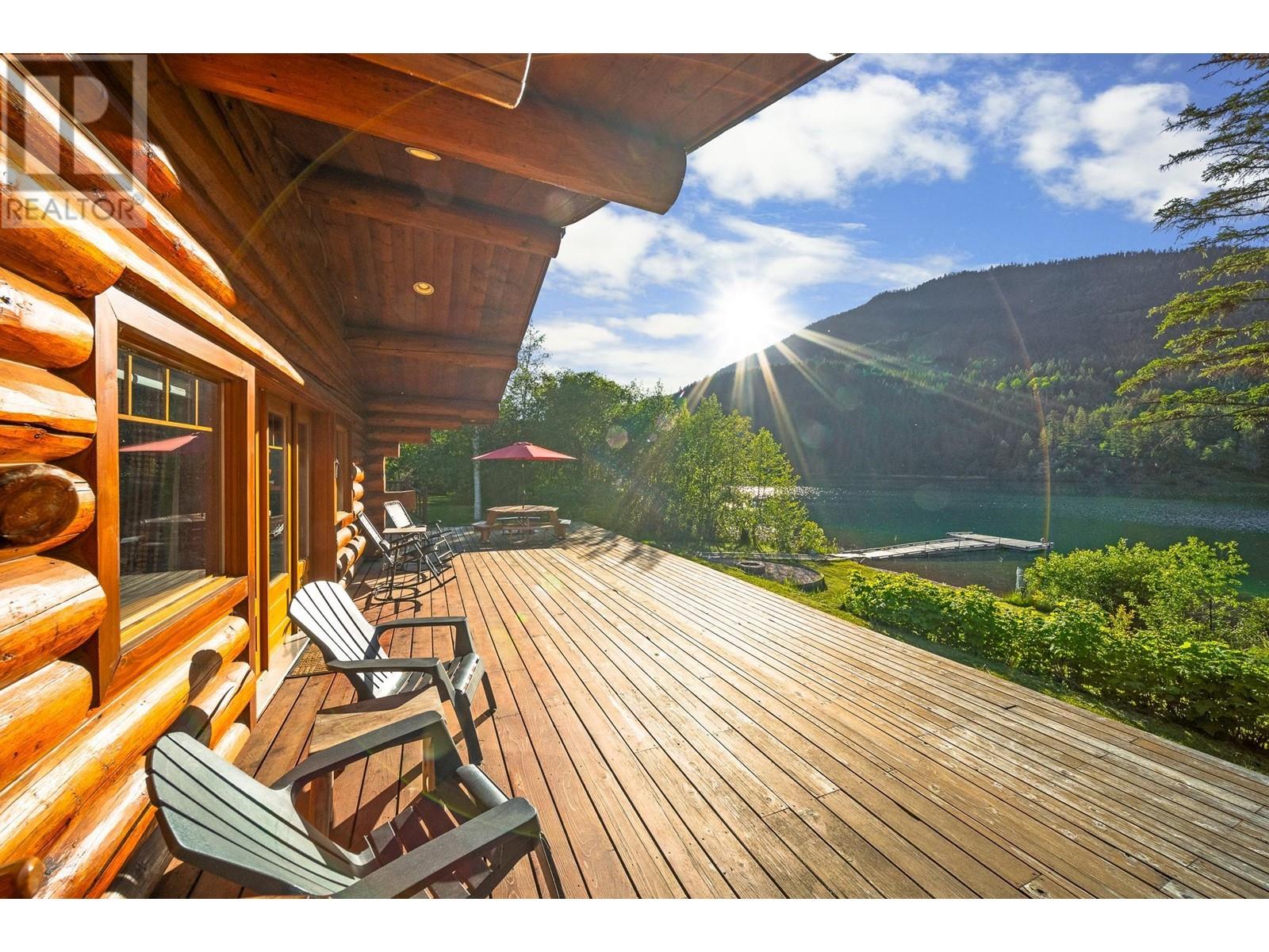 1860 AGATE BAY Road, Barriere