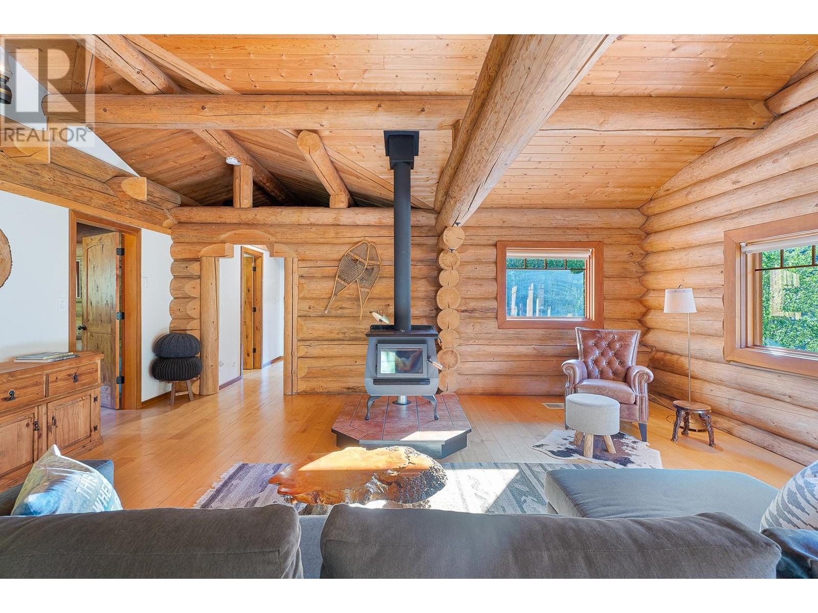 1860 AGATE BAY Road, Barriere