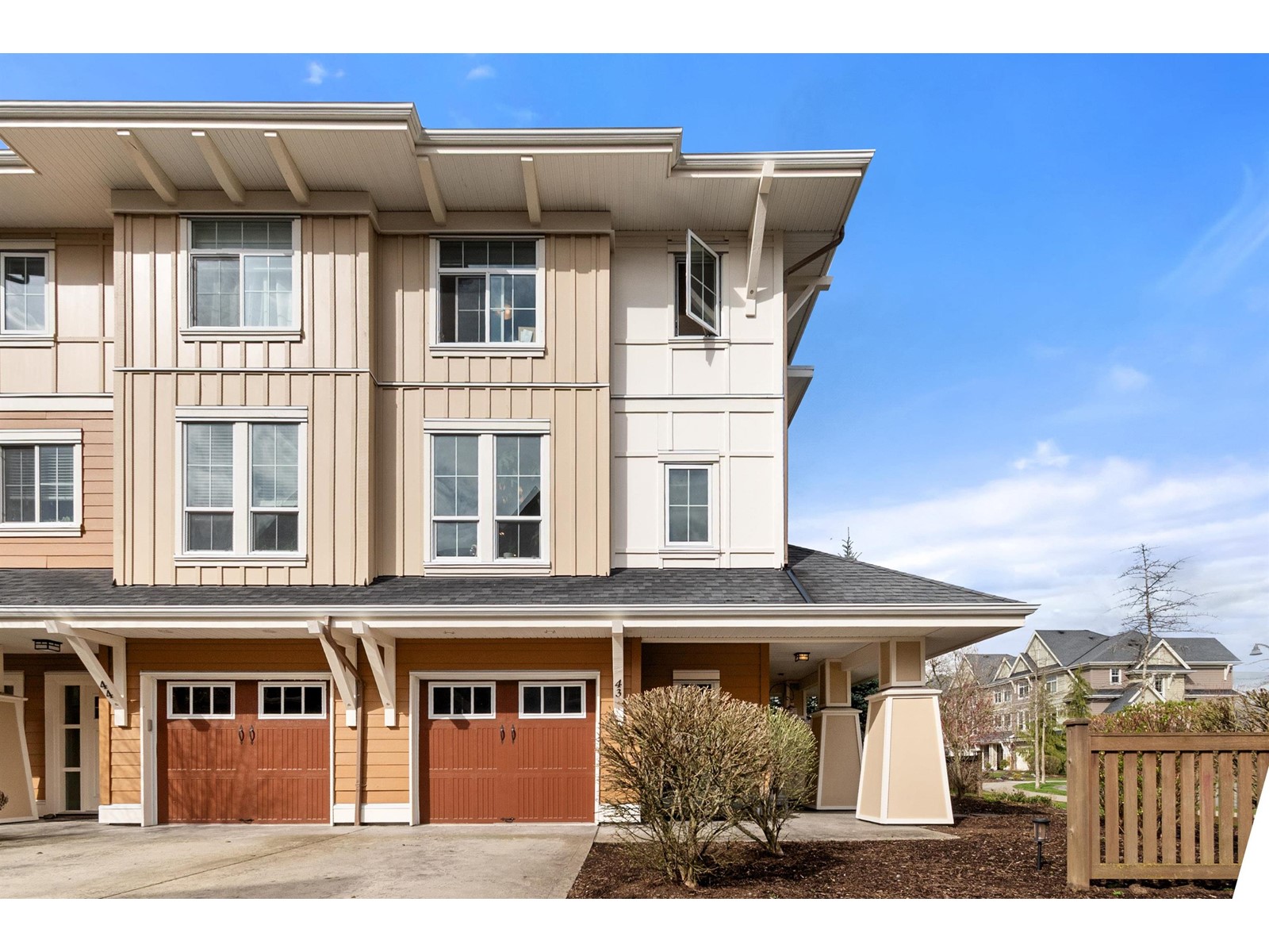 43 45290 SOOWAHLIE CRESCENT, Garrison Crossing, Chilliwack