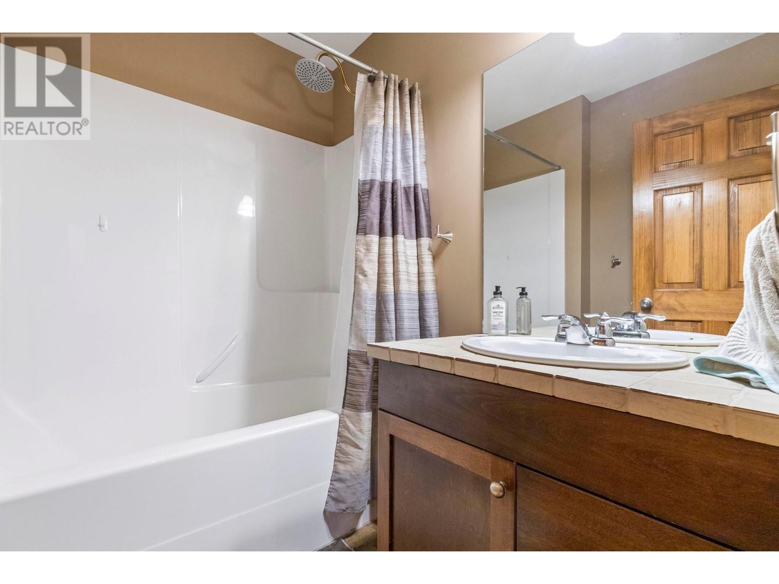 4 4939 Snow Pines Road, Big White