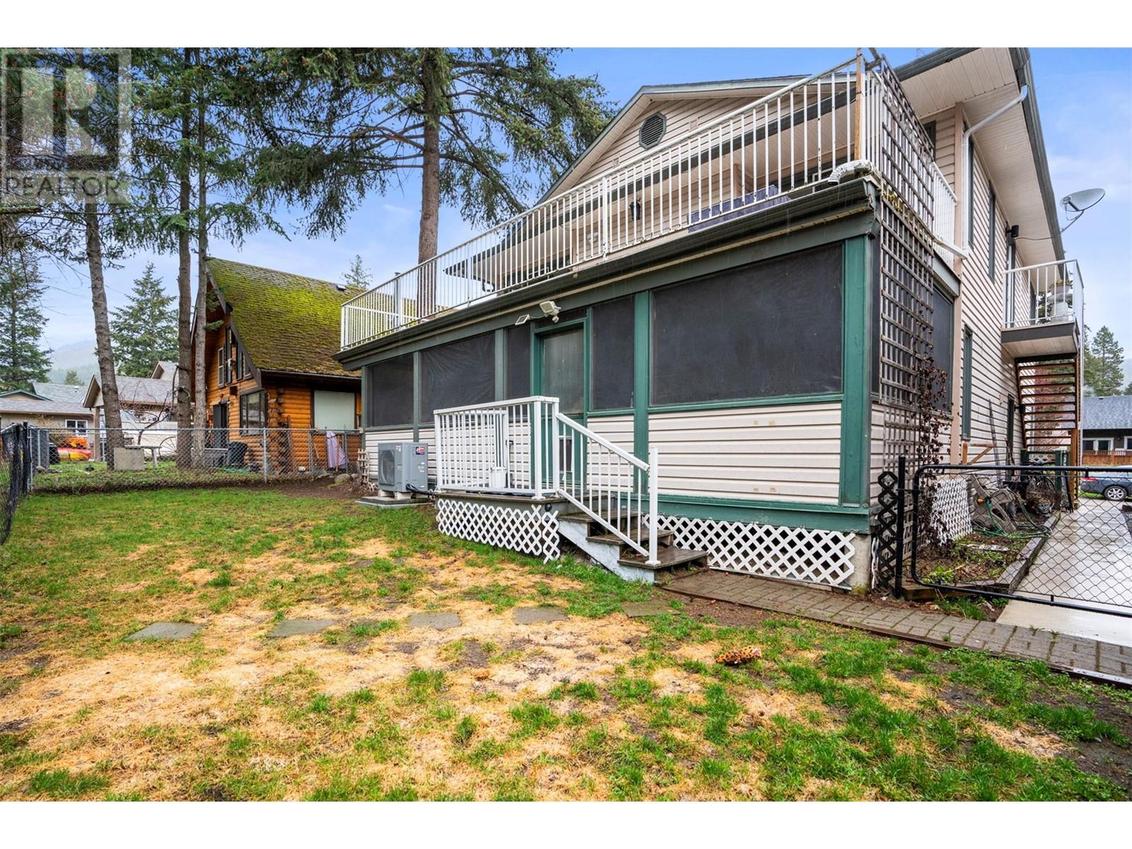  164 Falcon Avenue, Vernon