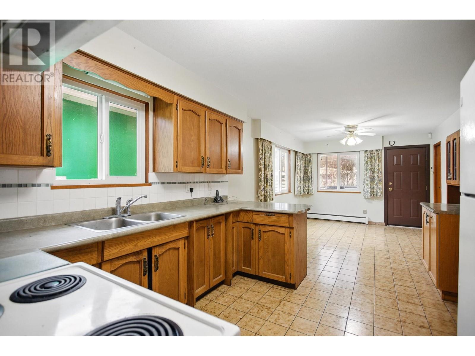 Photo 10 of 5878 Ormidale Street, Vancouver BC