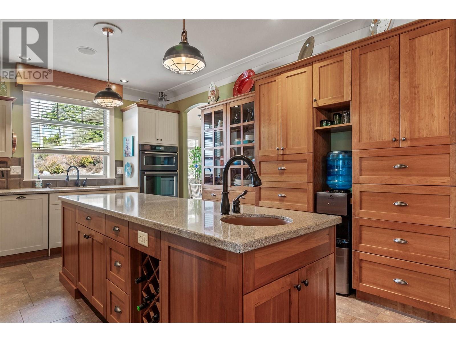 Photo 11 of 4320 14 Street Ne, Salmon Arm BC