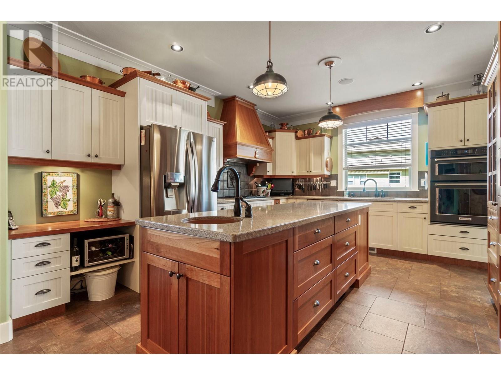Photo 5 of 4320 14 Street Ne, Salmon Arm BC