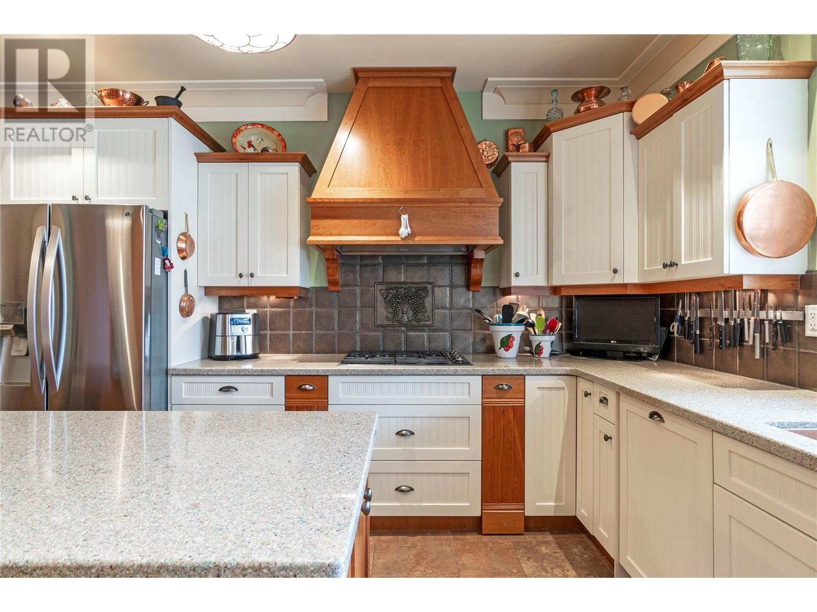 Photo 8 of 4320 14 Street Ne, Salmon Arm BC