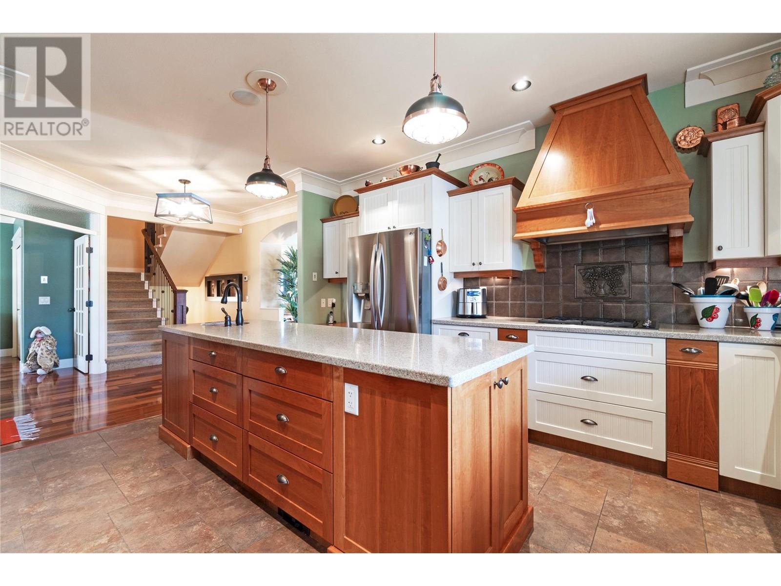 Photo 9 of 4320 14 Street Ne, Salmon Arm BC