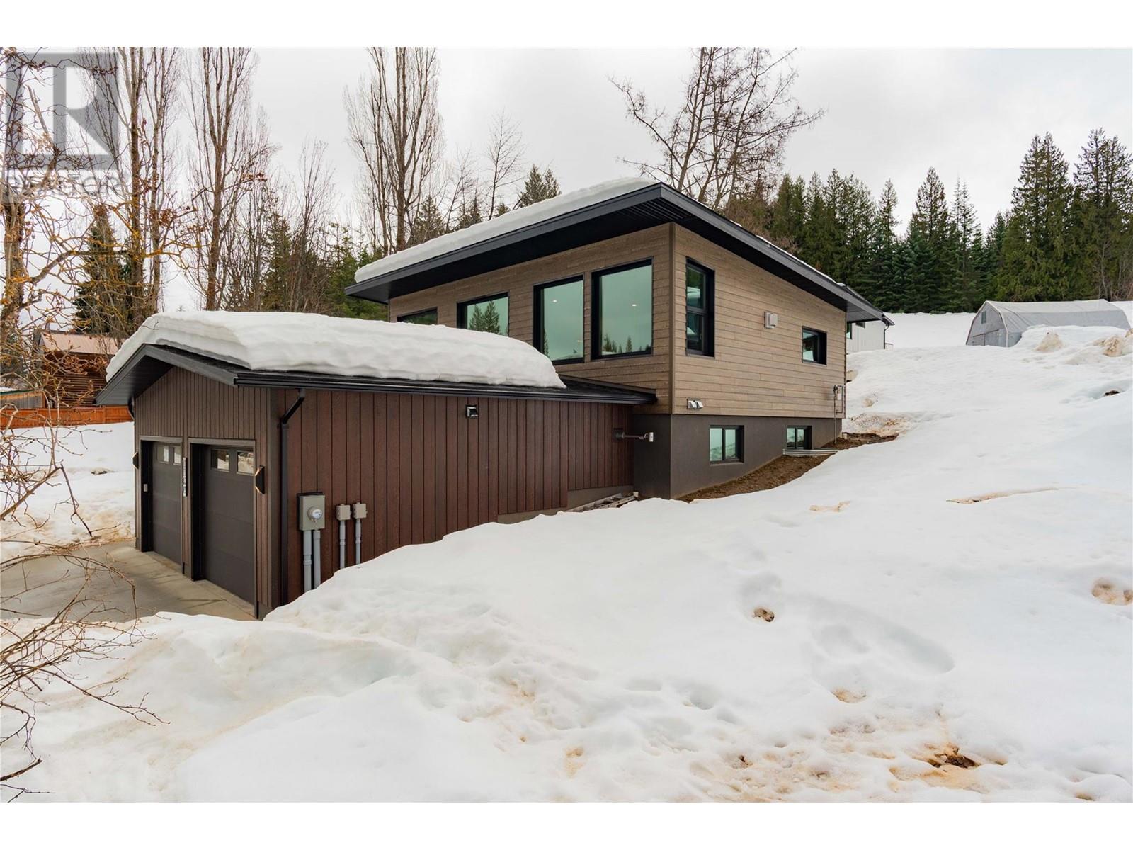 1139 BLACK BEAR Drive, Rossland
