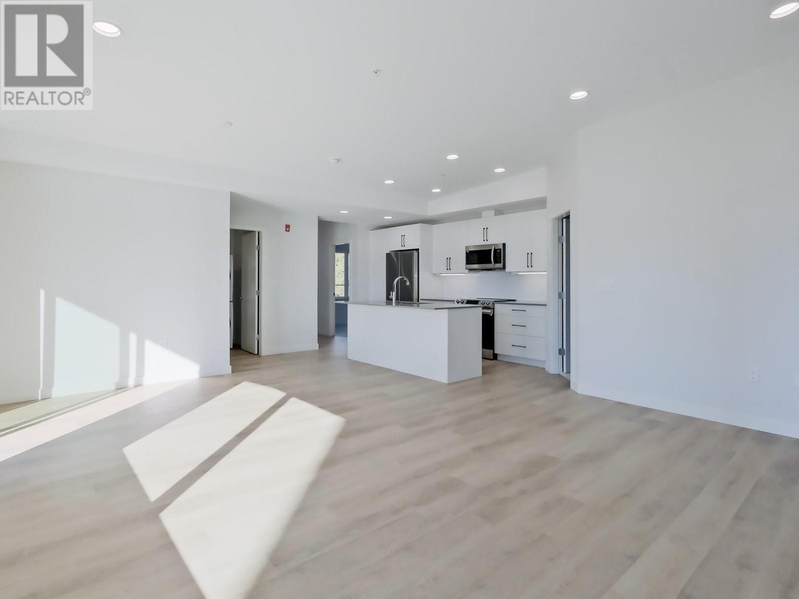 13417 Lakeshore Drive S Unit# 201, Summerland