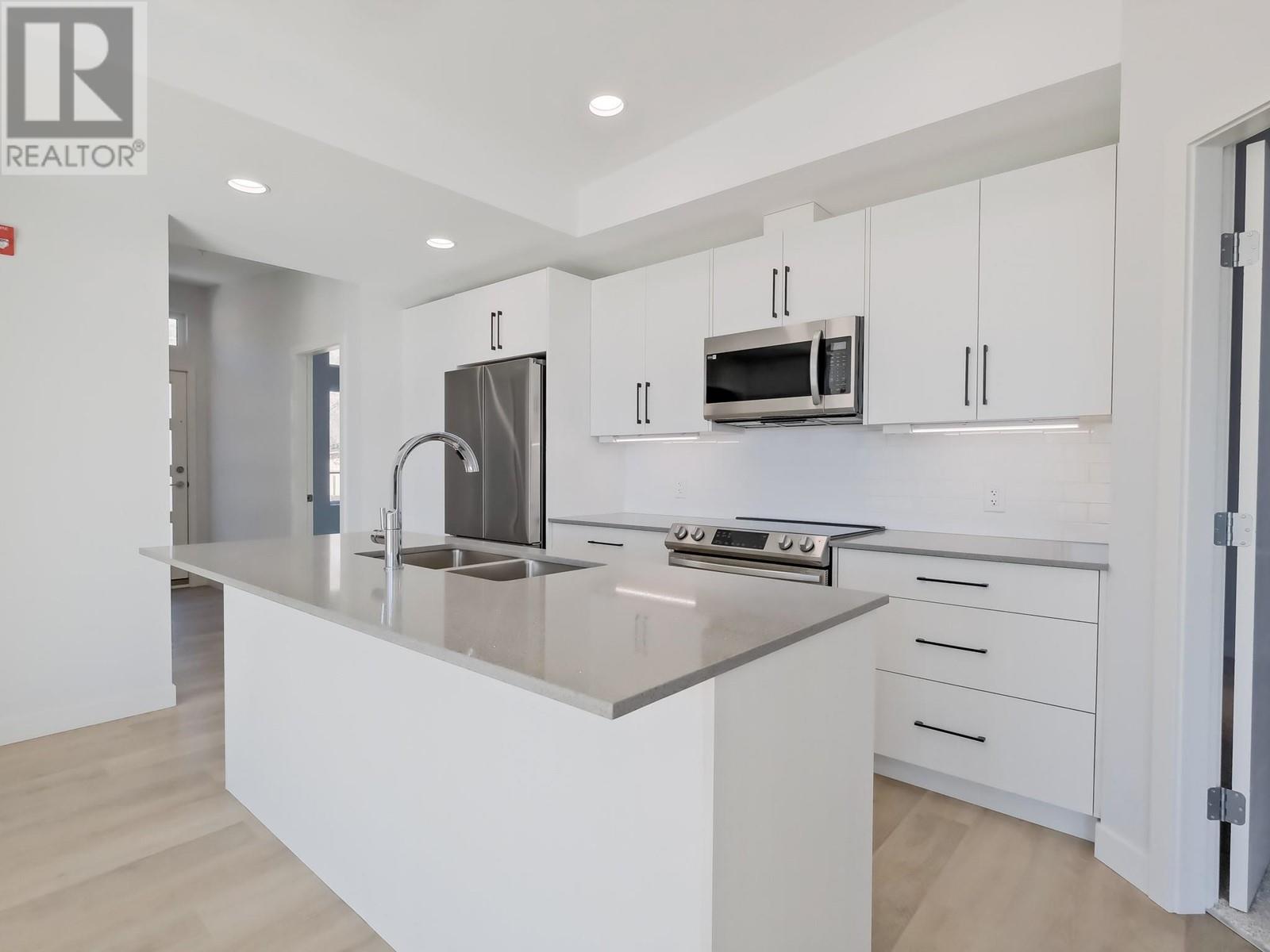 13417 Lakeshore Drive S Unit# 201, Summerland