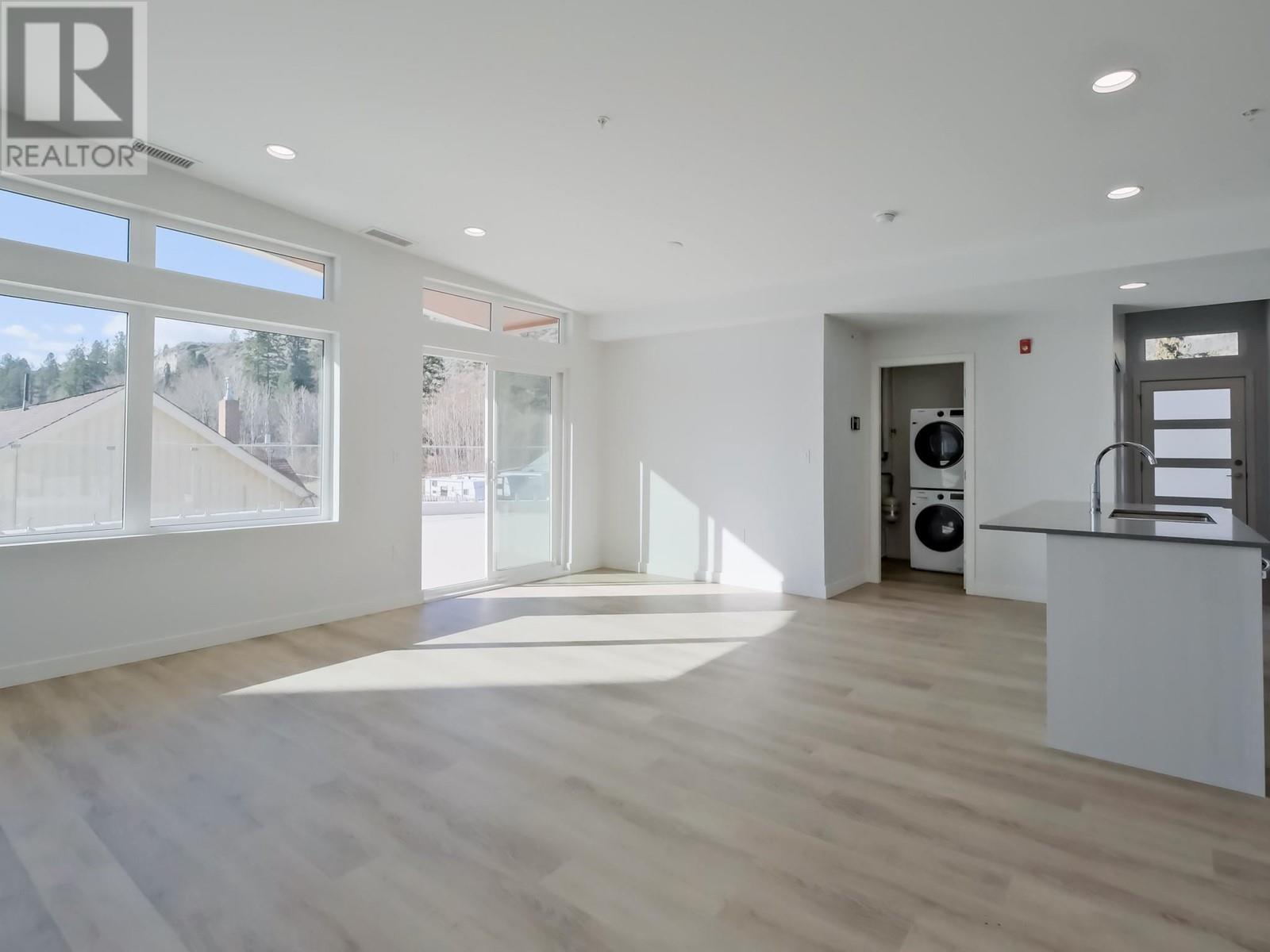 13417 Lakeshore Drive S Unit# 201, Summerland
