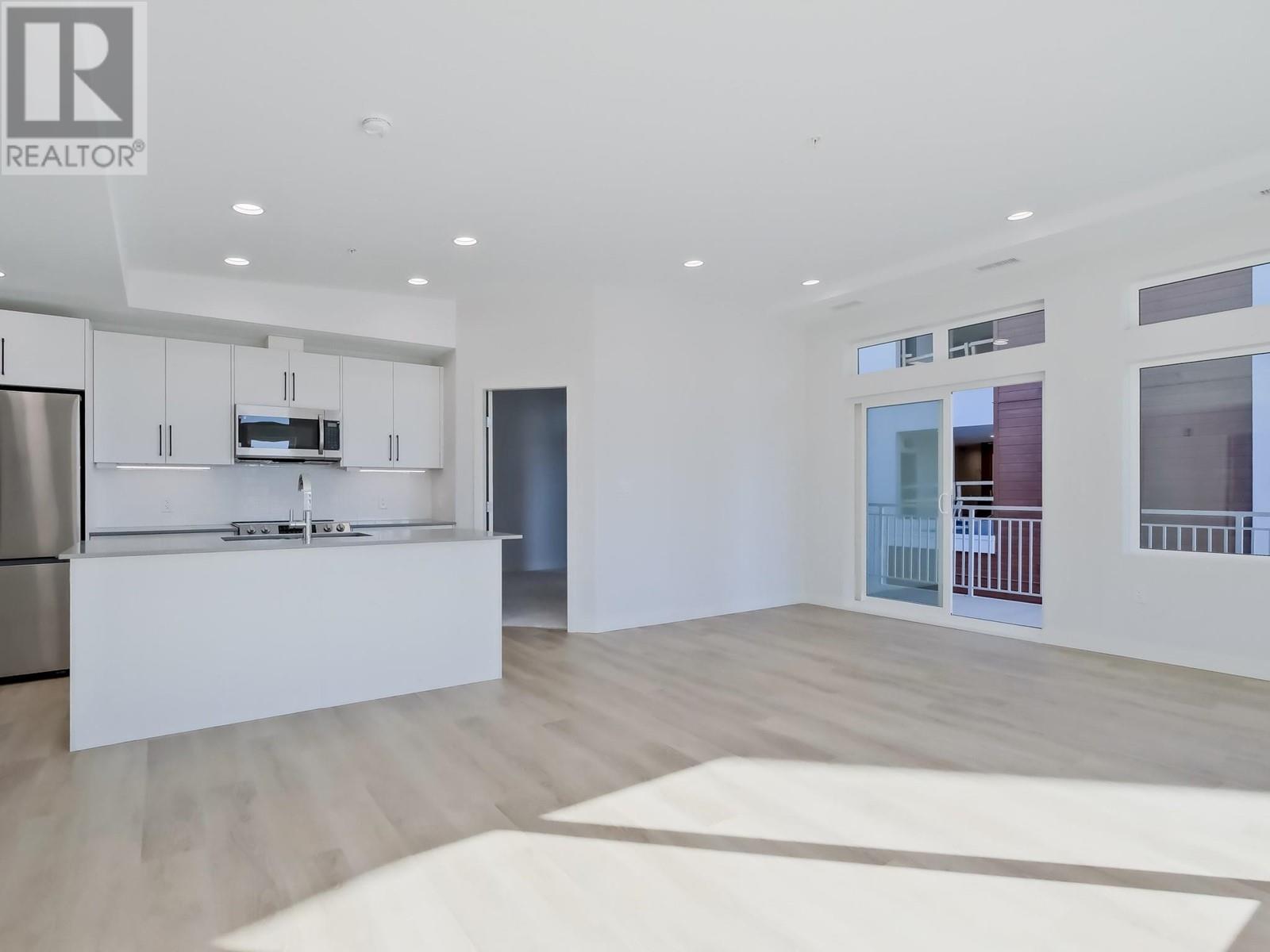 13417 Lakeshore Drive S Unit# 201, Summerland