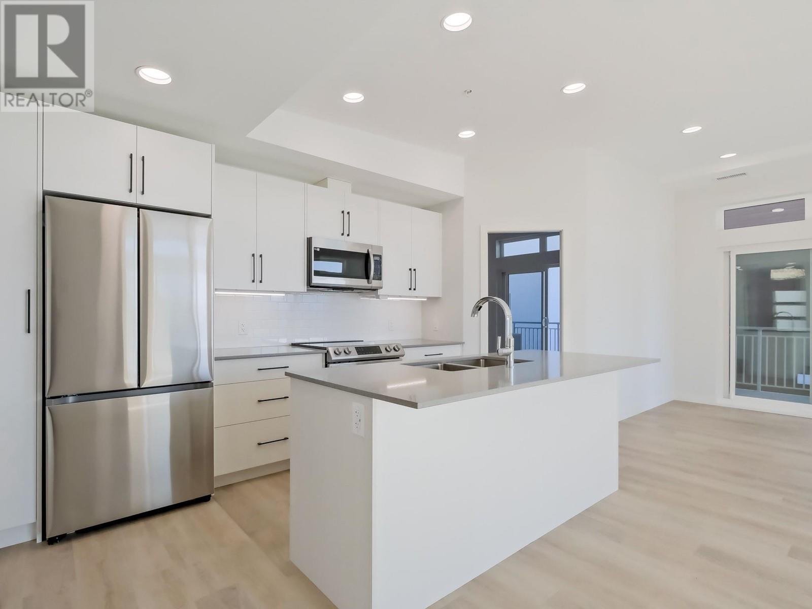 13417 Lakeshore Drive S Unit# 201, Summerland