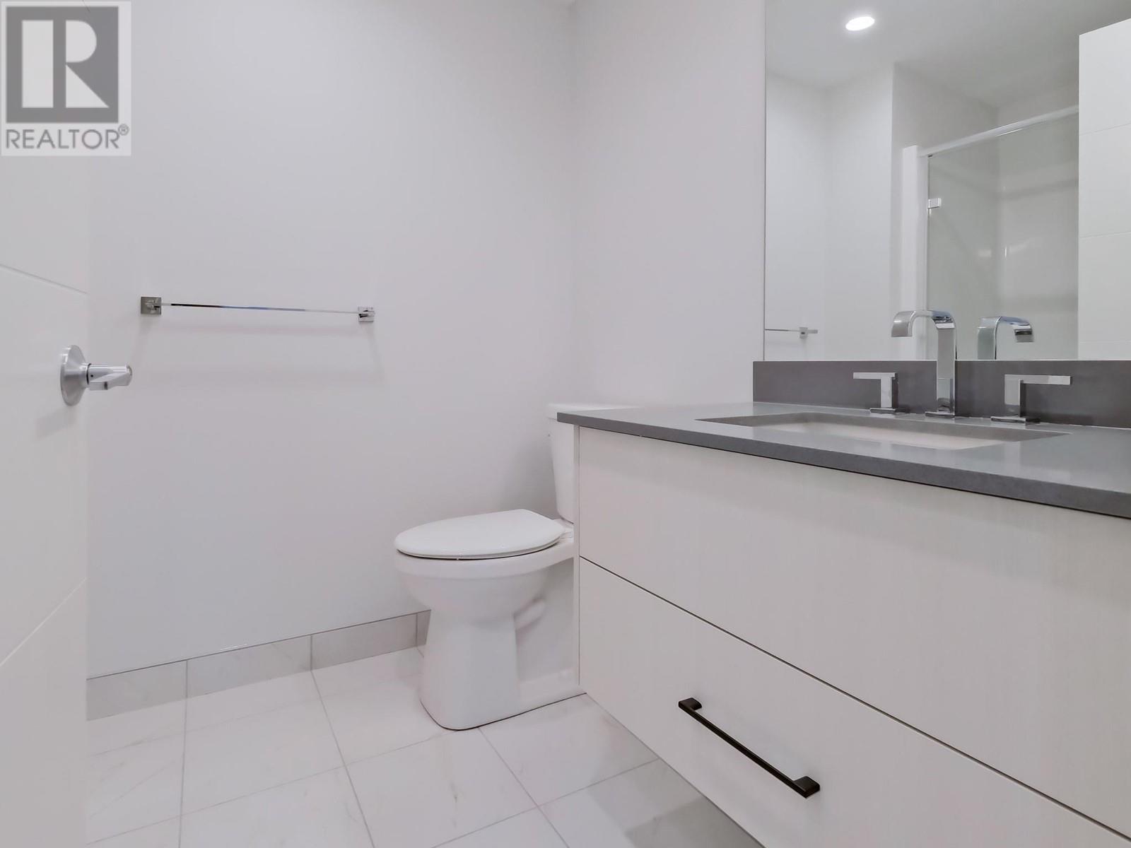 13417 Lakeshore Drive S Unit# 201, Summerland