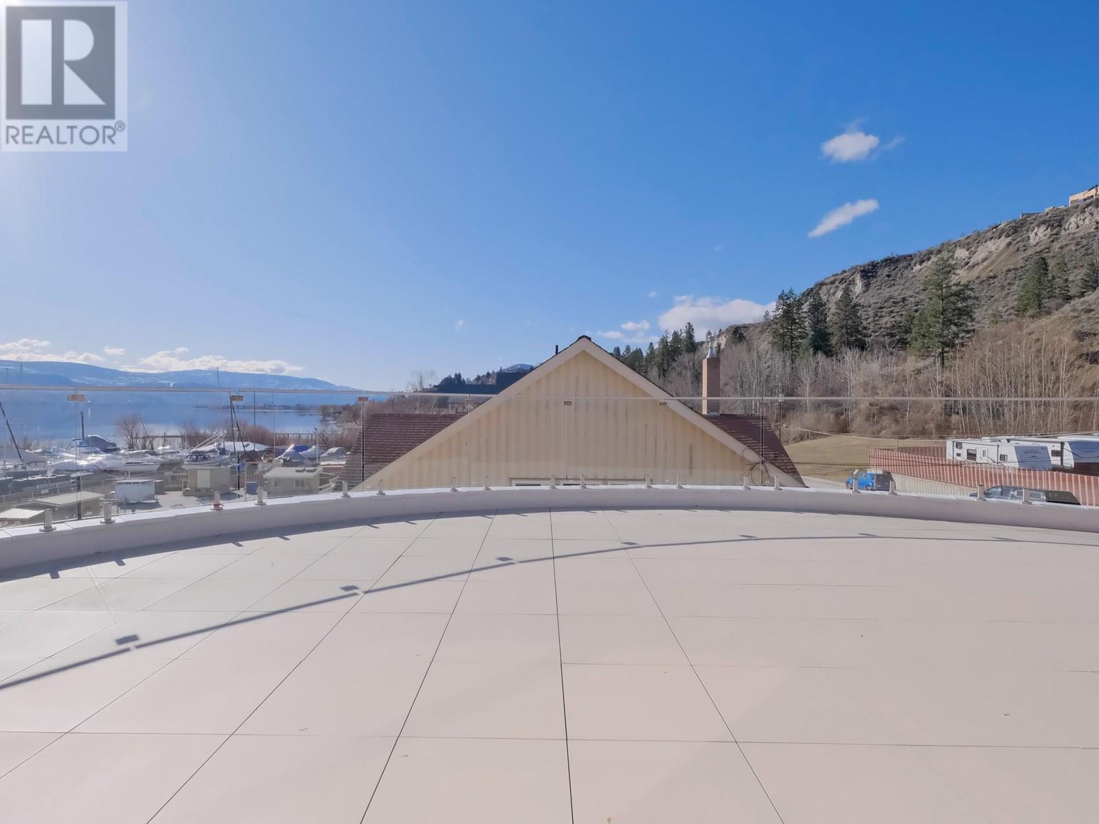 13417 Lakeshore Drive S Unit# 201, Summerland
