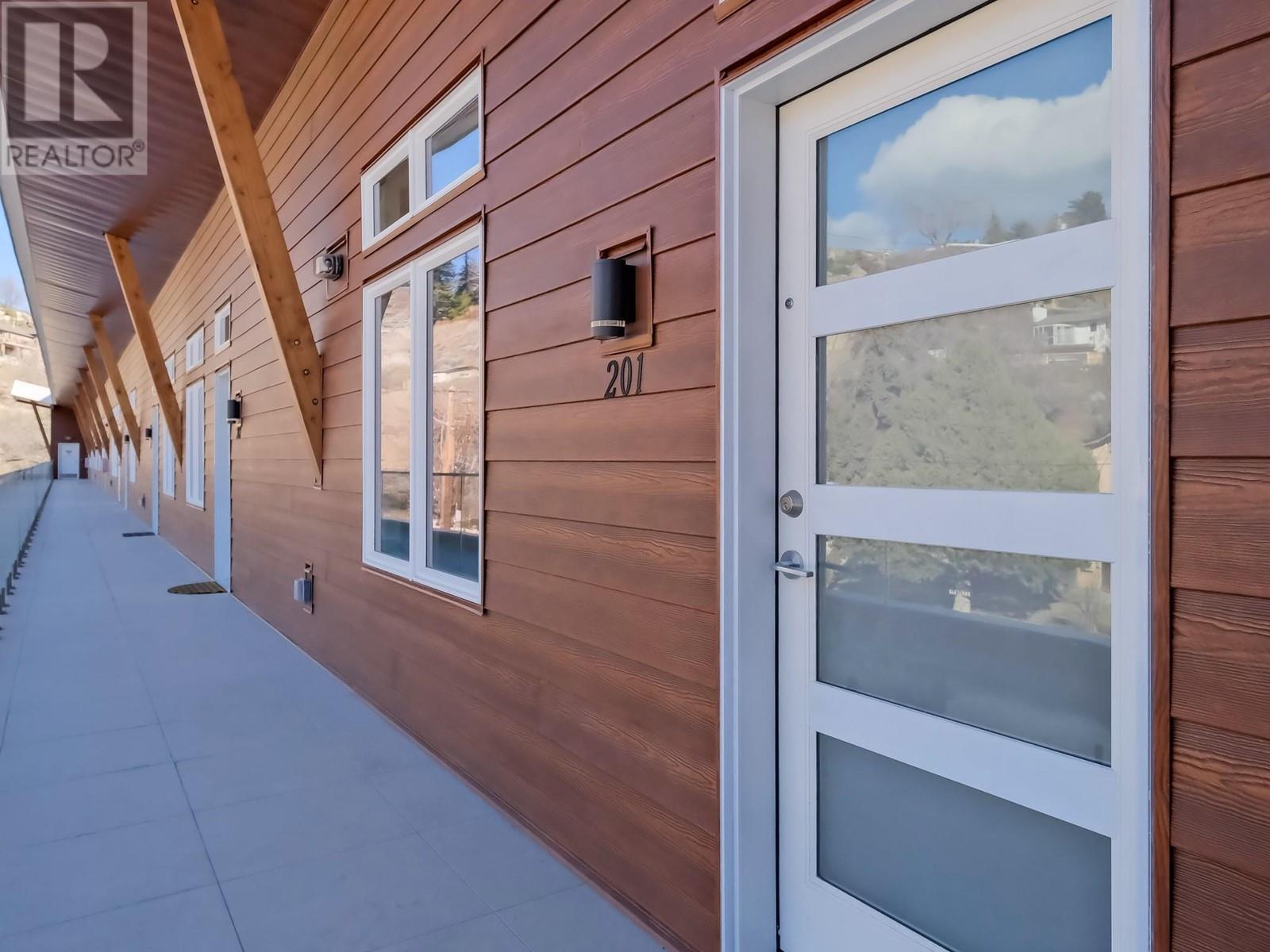 13417 Lakeshore Drive S Unit# 201, Summerland