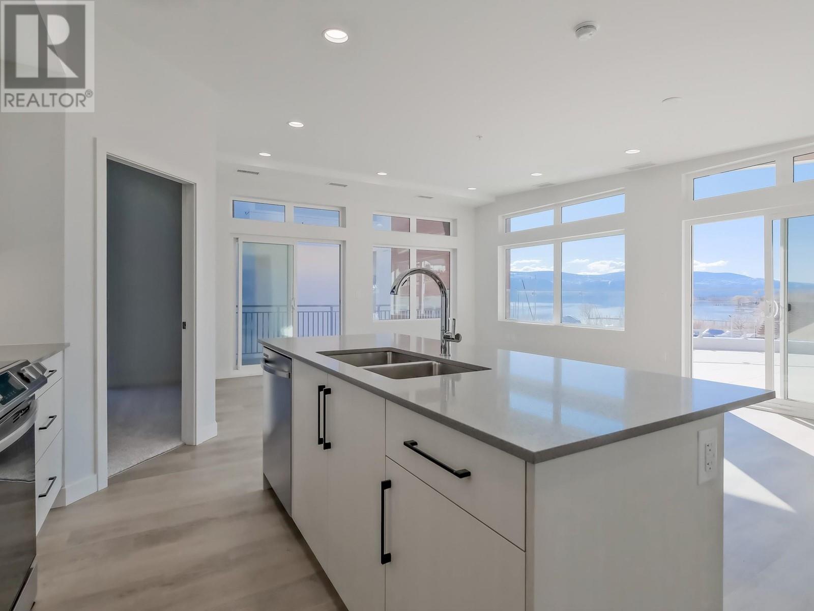 13417 Lakeshore Drive S Unit# 201, Summerland