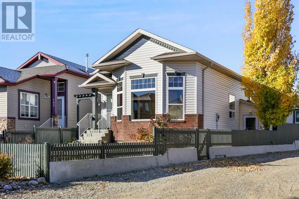 Single Family House 4 Level for Sale in  Eversyde Circle SW Evergreen Calgary 