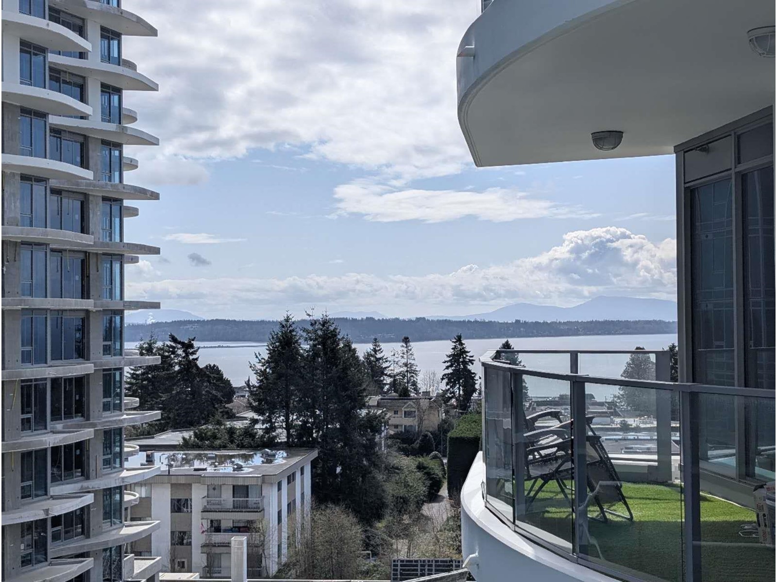 704 1500 MARTIN STREET, White Rock real estate listing R2940190