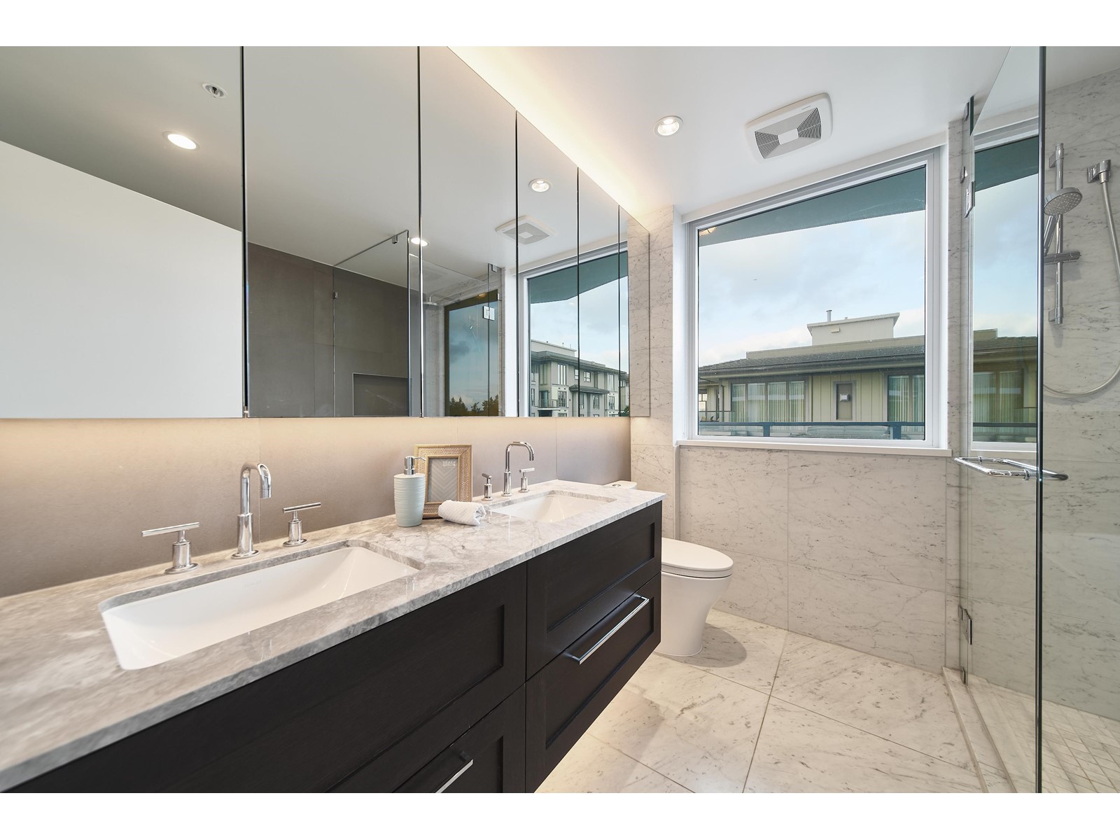704 1500 MARTIN STREET, White Rock real estate listing R2940190