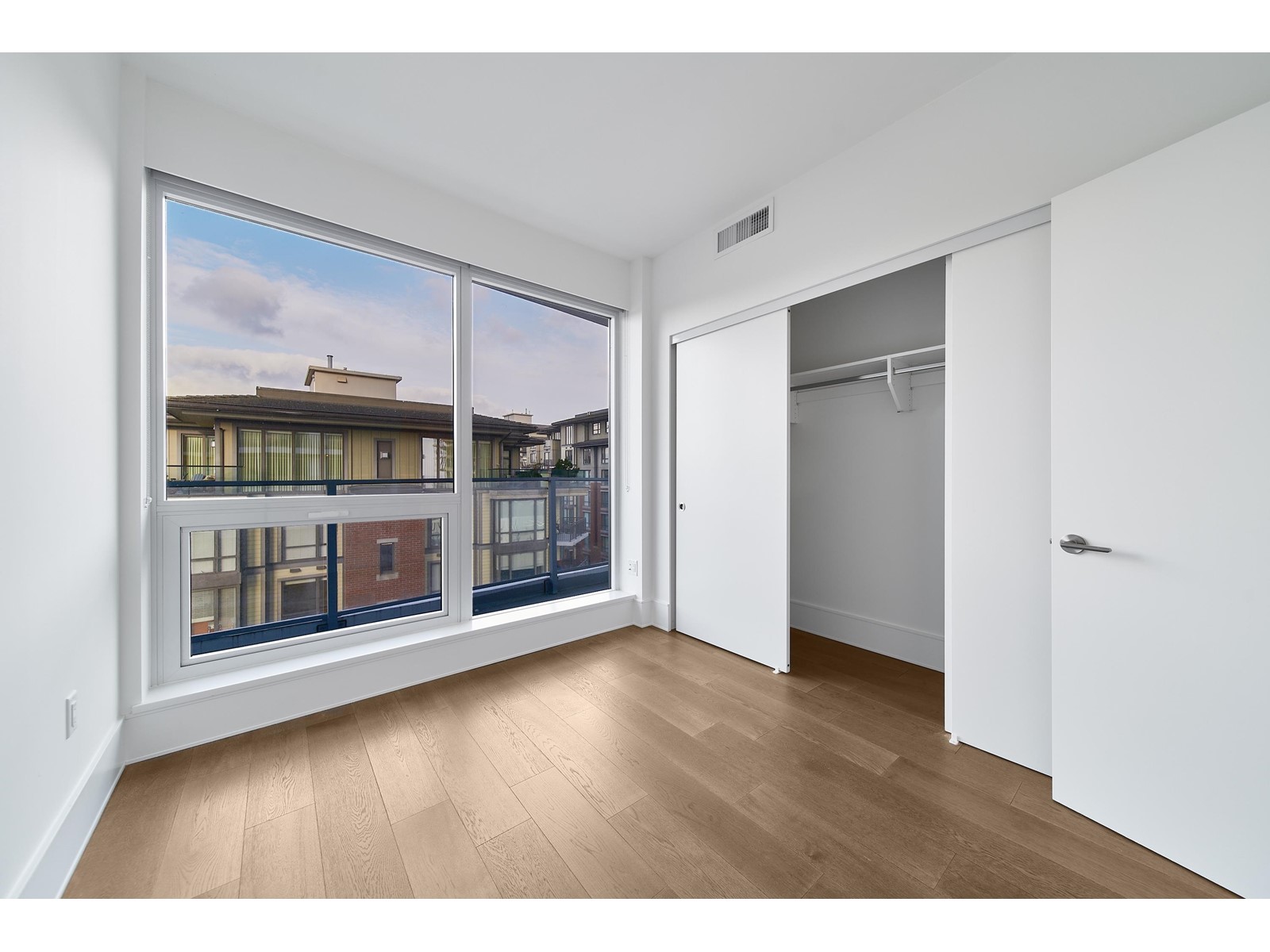 704 1500 MARTIN STREET, White Rock real estate listing R2940190
