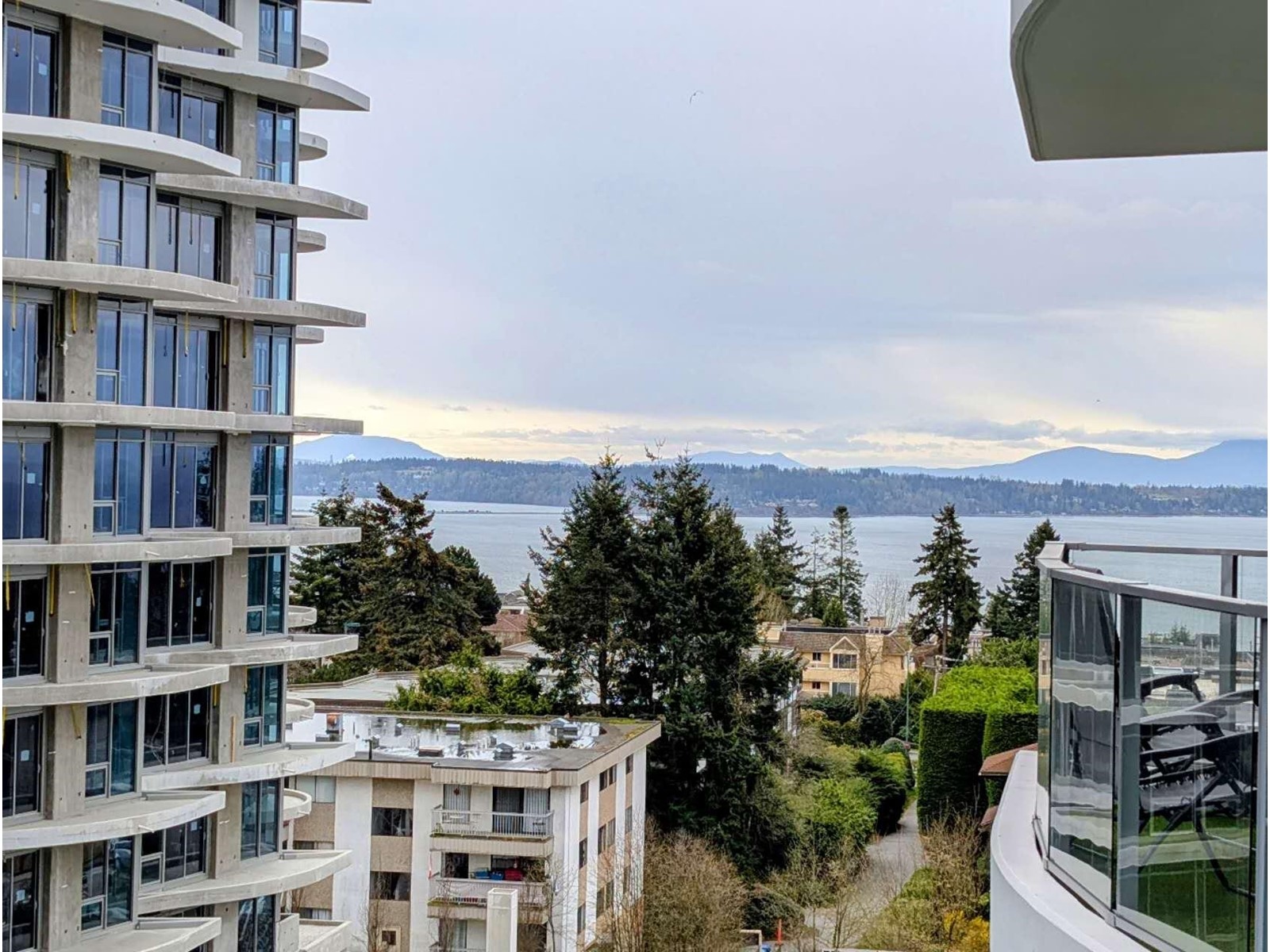 704 1500 MARTIN STREET, White Rock real estate listing R2940190