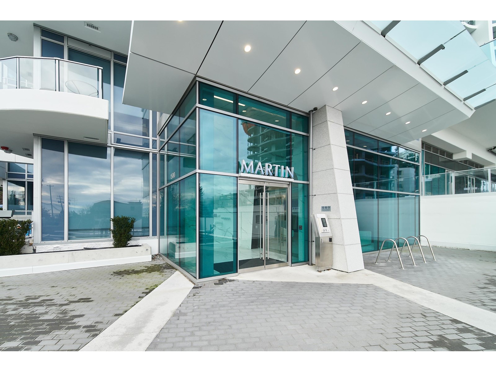 704 1500 MARTIN STREET, White Rock real estate listing R2940190