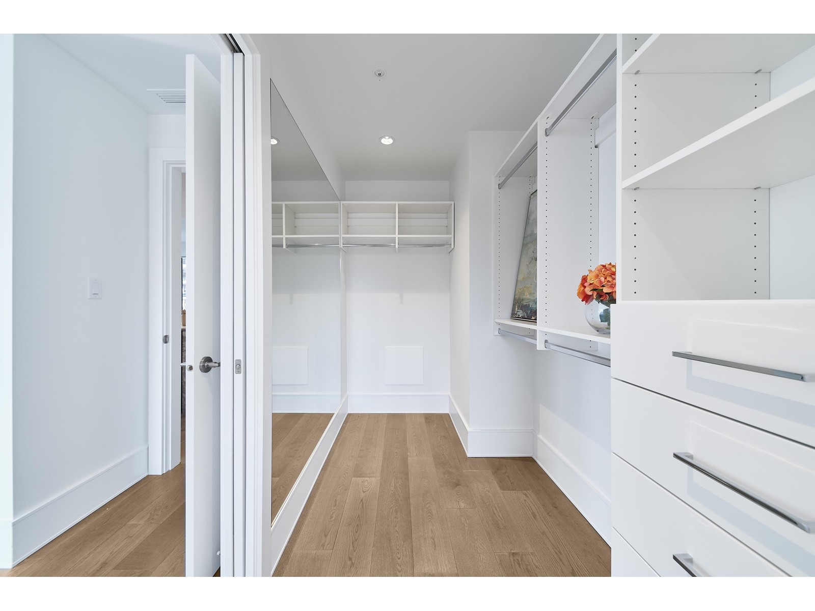 704 1500 MARTIN STREET, White Rock real estate listing R2940190